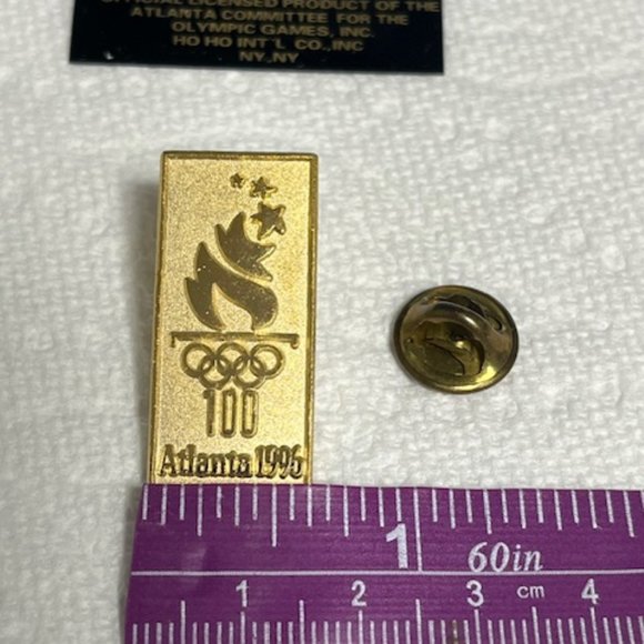 NEW VTG 1996 Atlanta Olympics Torch 100 Year Flame Gold Tone Lapel Hat Bag Pin - Picture 4 of 5